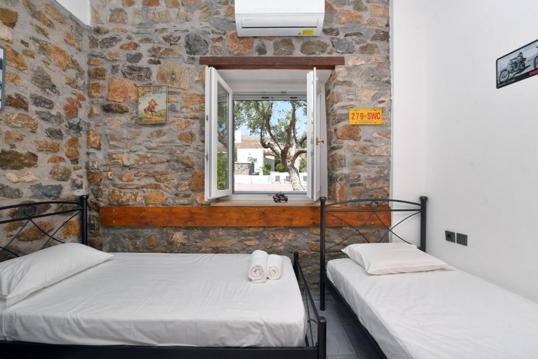 Flora'S Beach And Pool Villa In Syros Liaropá Exterior foto