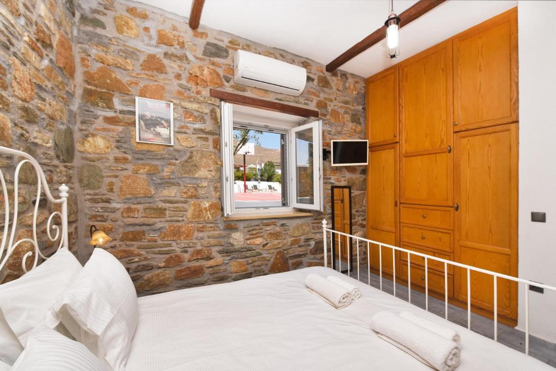 Flora'S Beach And Pool Villa In Syros Liaropá Exterior foto
