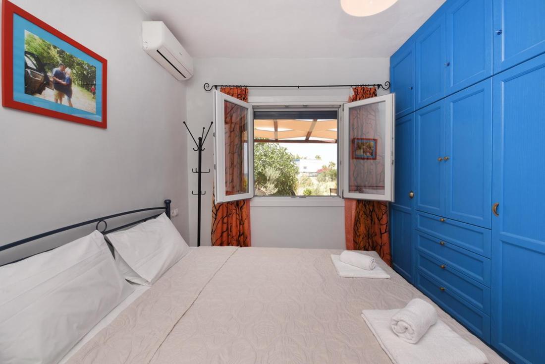 Flora'S Beach And Pool Villa In Syros Liaropá Exterior foto
