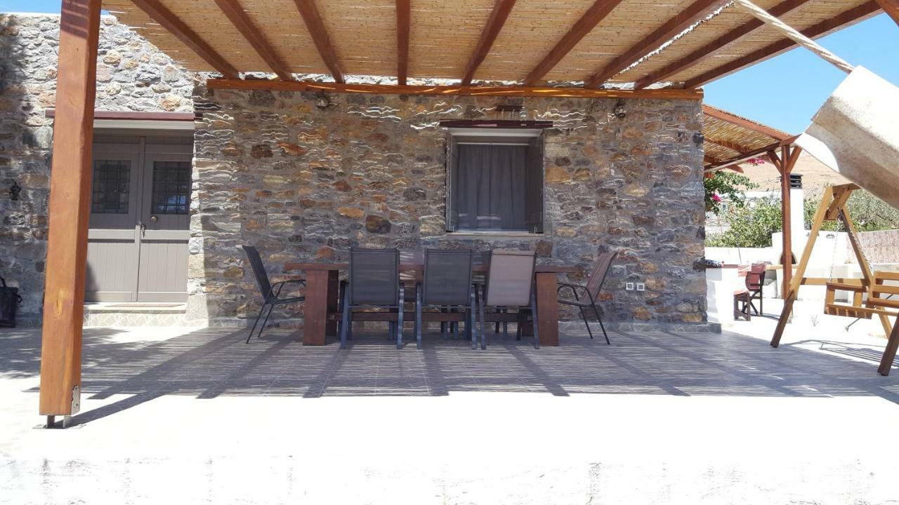 Flora'S Beach And Pool Villa In Syros Liaropá Exterior foto